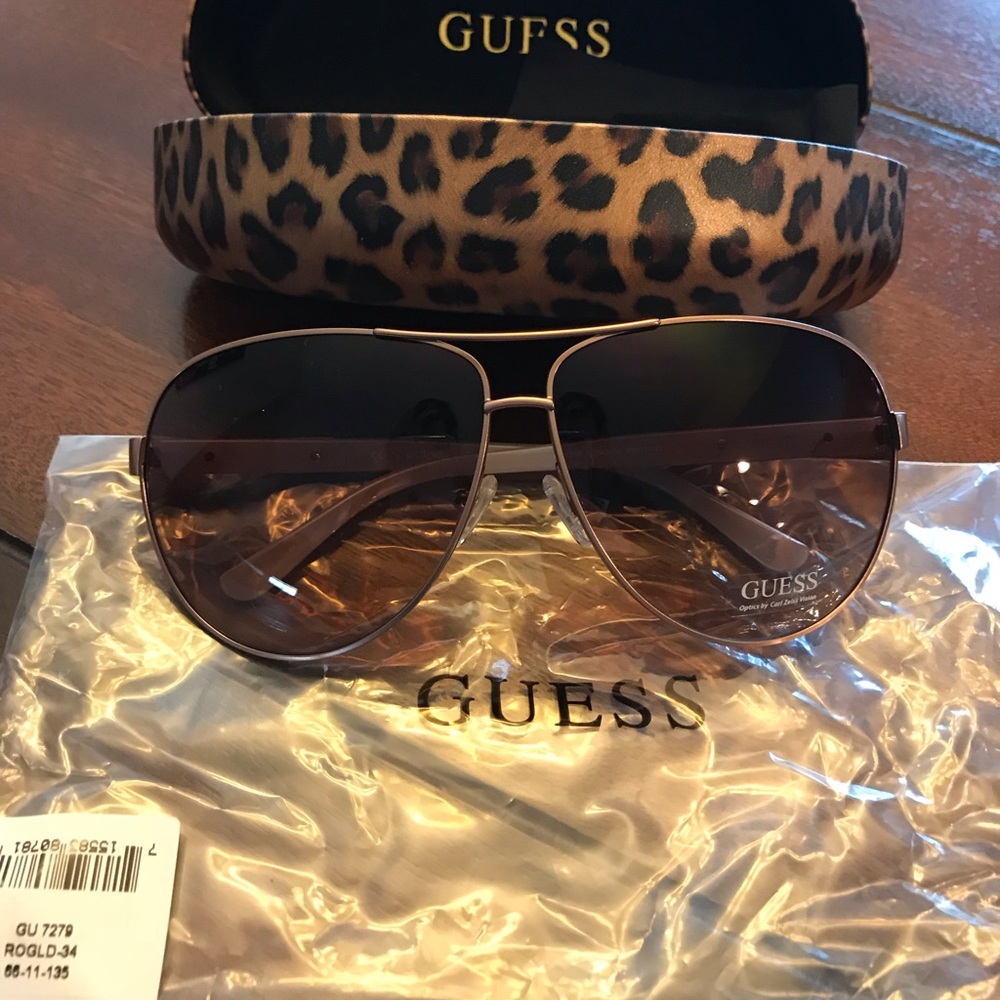 Women’s Guess Aviator Sunglasses